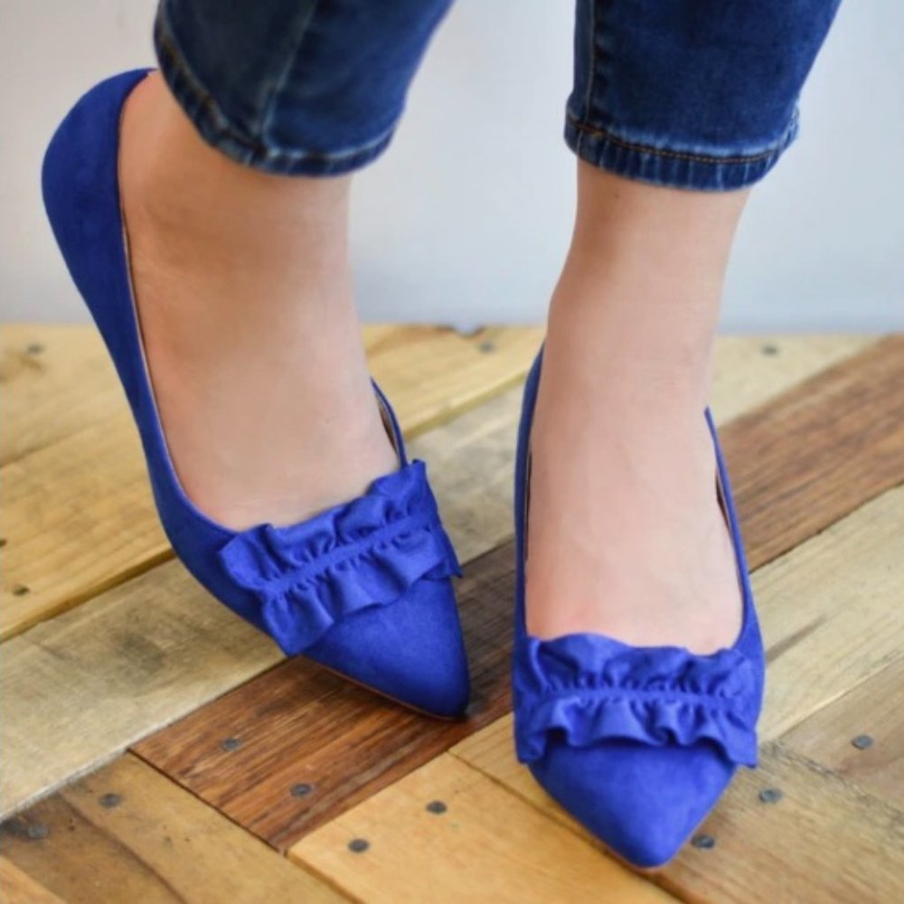 Journee Collection Sabree’ Ruffle Faux Suede Kitte